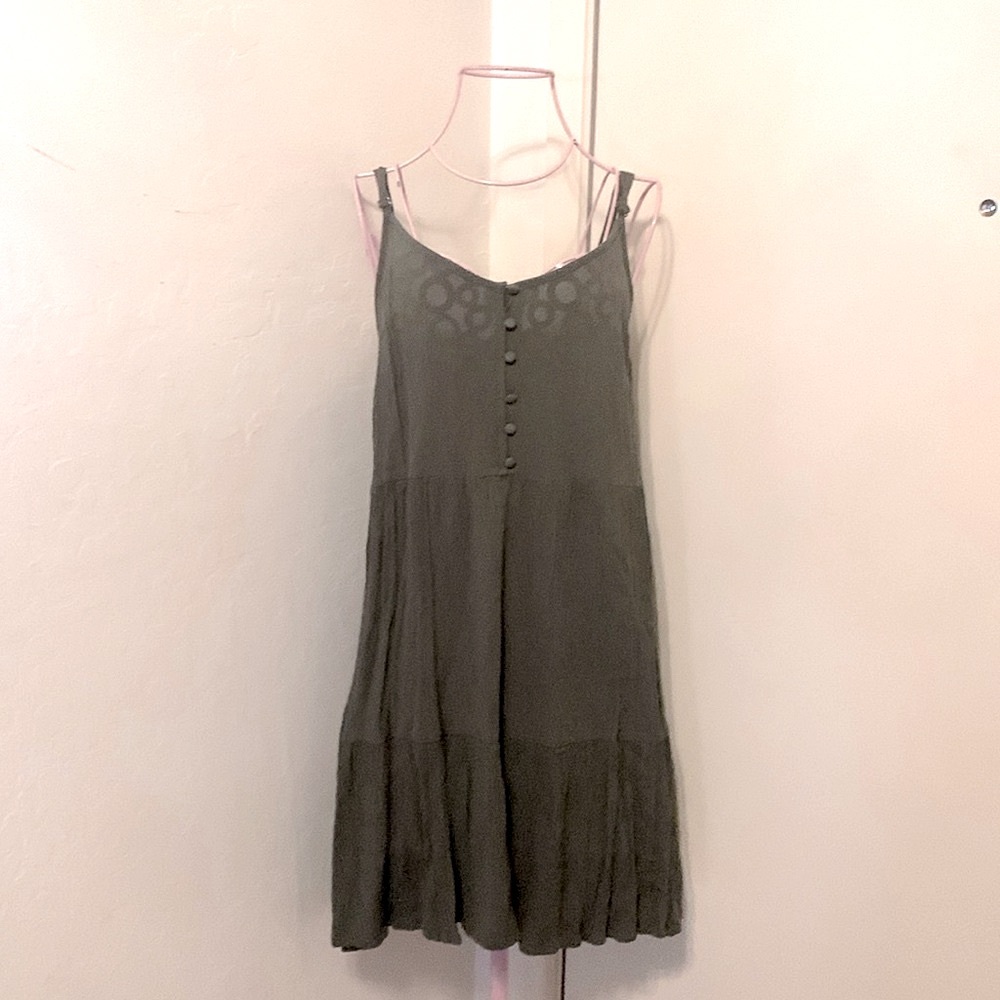 🎁Like New Mossimo Supply Co. Army Green Camisole- Medium (8/10)Fits bust 36-38.5